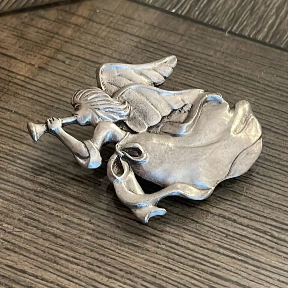 1992 Seagull, Canada Pewter Angel Christmas Pin Holiday Brooch